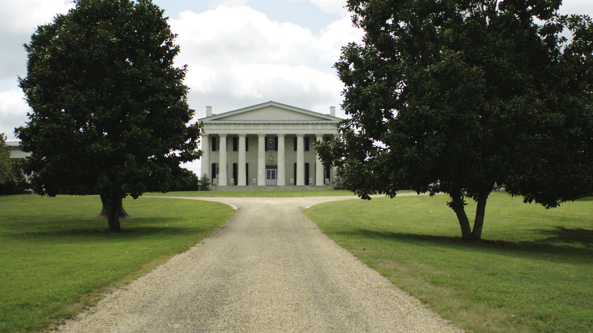 Pathway leading up to entrance of Berry Hill Plantation property.